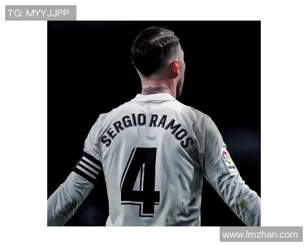 足球明星背影展现女性魅力与运动激情的完美结合